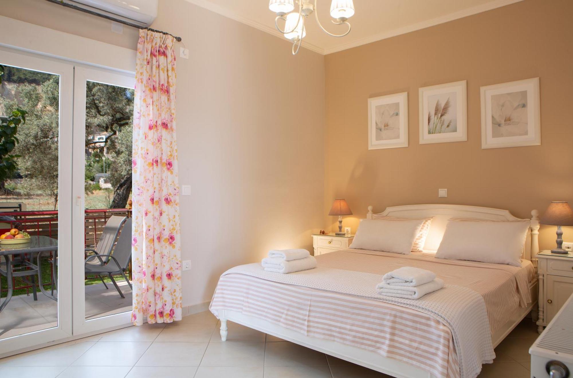 Levanda Cozy Apartments Apolpaina Екстериор снимка